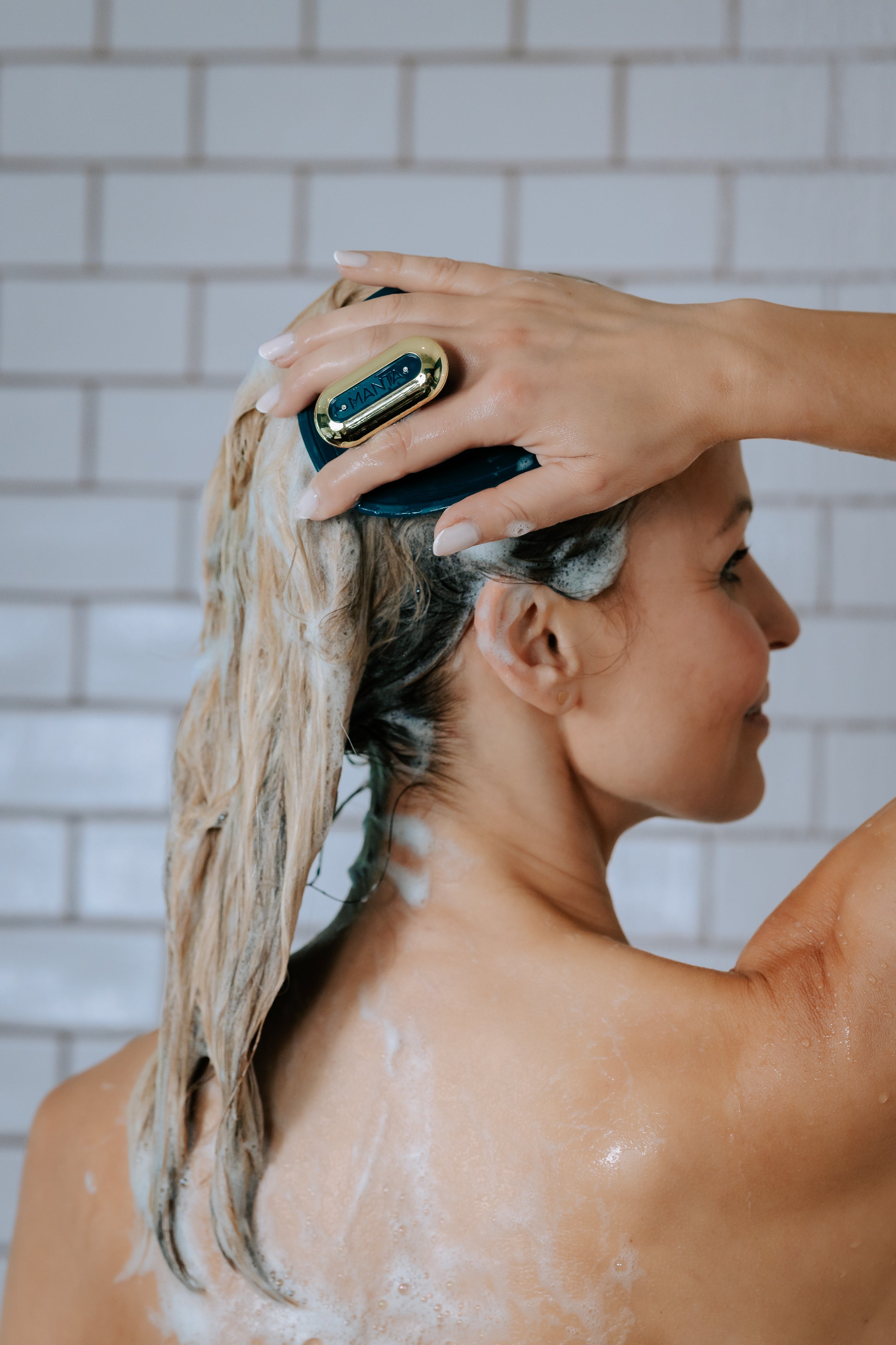 Manta Pulse Hair Brush - Deep Ocean Blue